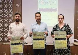 El diputado de Cultura, Deportes y Juventud de la Diputación de Badajoz, Ricardo Cabezas, el alcalde de Magacela Ángel Calderón, y la concejala de Cultura de Magacela Ana Isabel Muñoz en la presentación del Festival