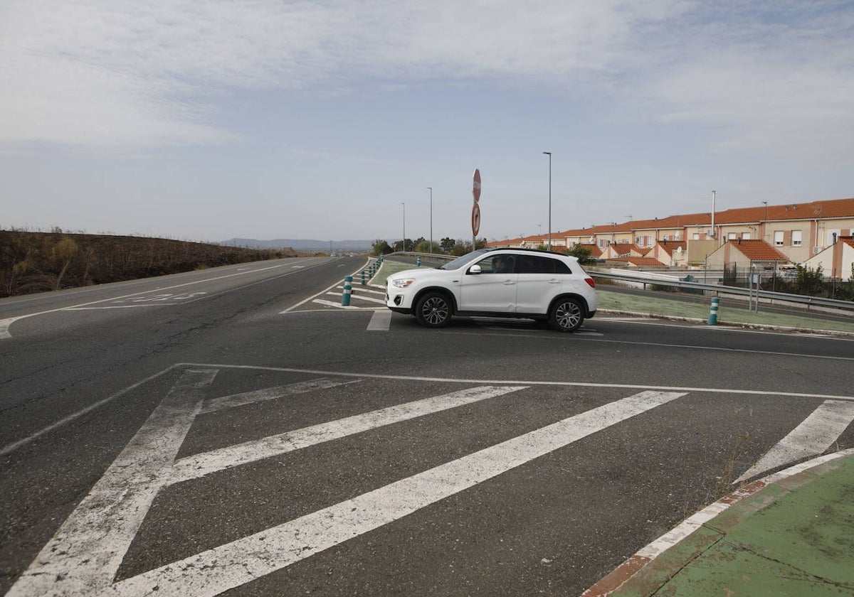 Acceso actual a a la barriada de la Cañada, que tendrá una entrada directa a la futura ronda sureste.