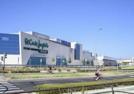 El Corte Inglés Outlet ubicado en El Faro.