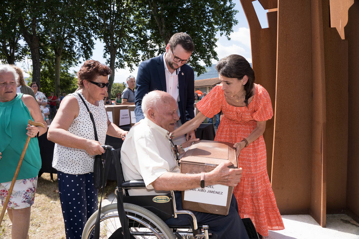 Acto en Orduña de entrega de los restos identificados los hermanos Manuel y Salvador del Amo Jiménez