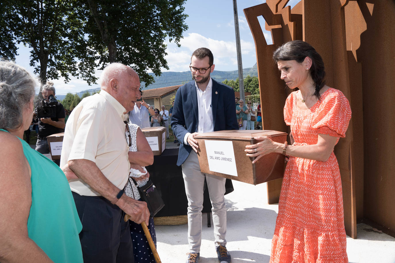 Acto en Orduña de entrega de los restos identificados los hermanos Manuel y Salvador del Amo Jiménez