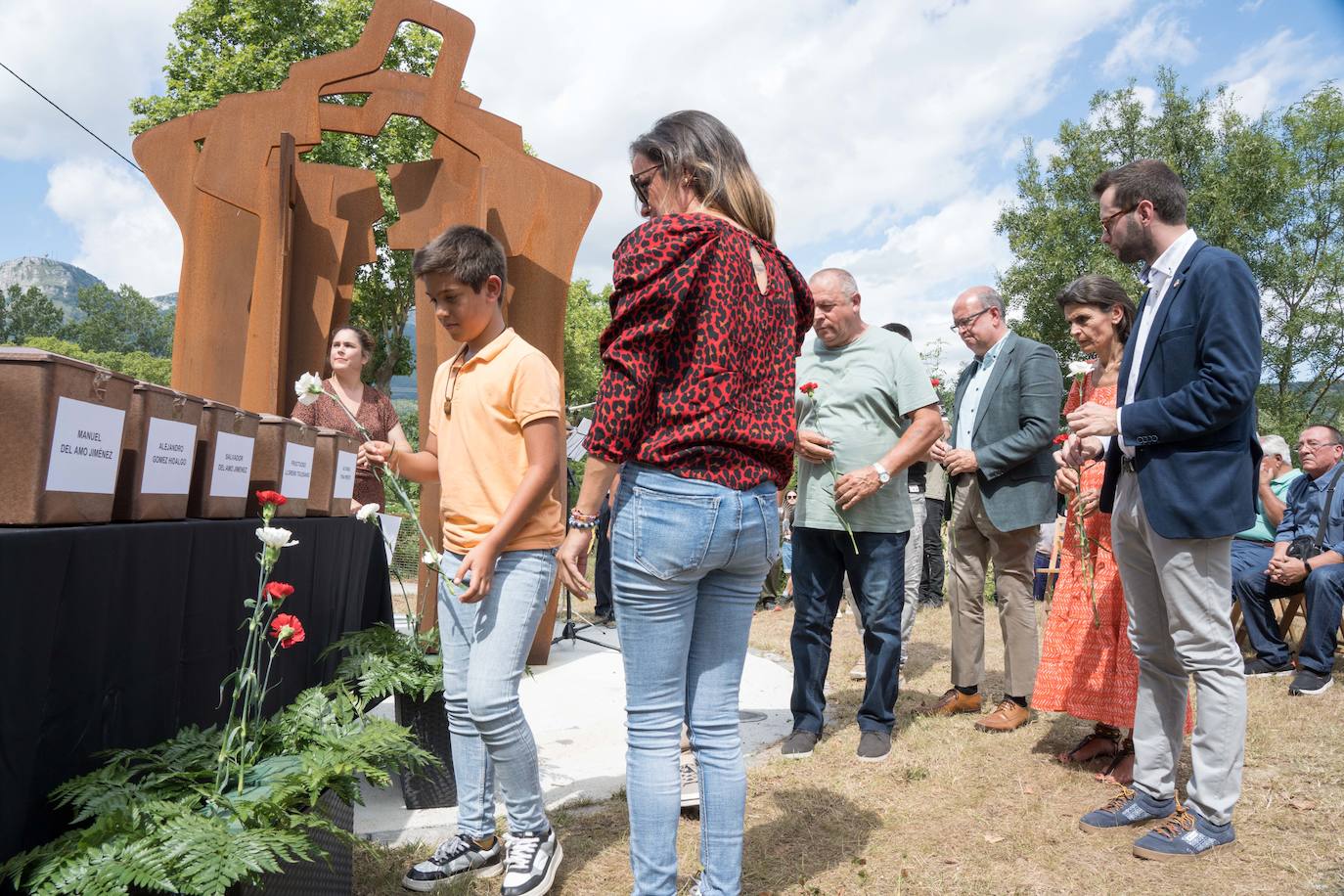 Acto en Orduña de entrega de los restos identificados los hermanos Manuel y Salvador del Amo Jiménez