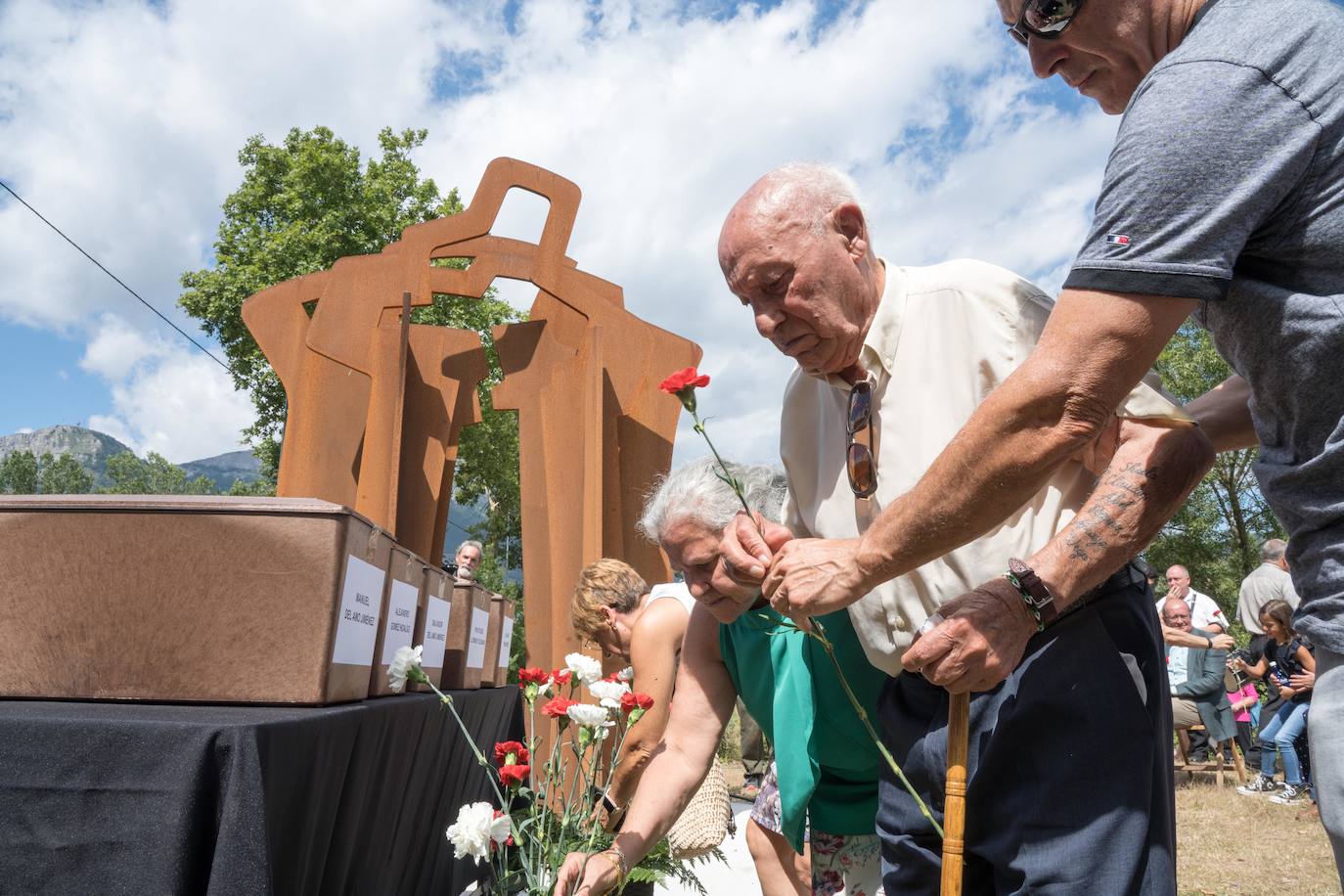 Acto en Orduña de entrega de los restos identificados los hermanos Manuel y Salvador del Amo Jiménez