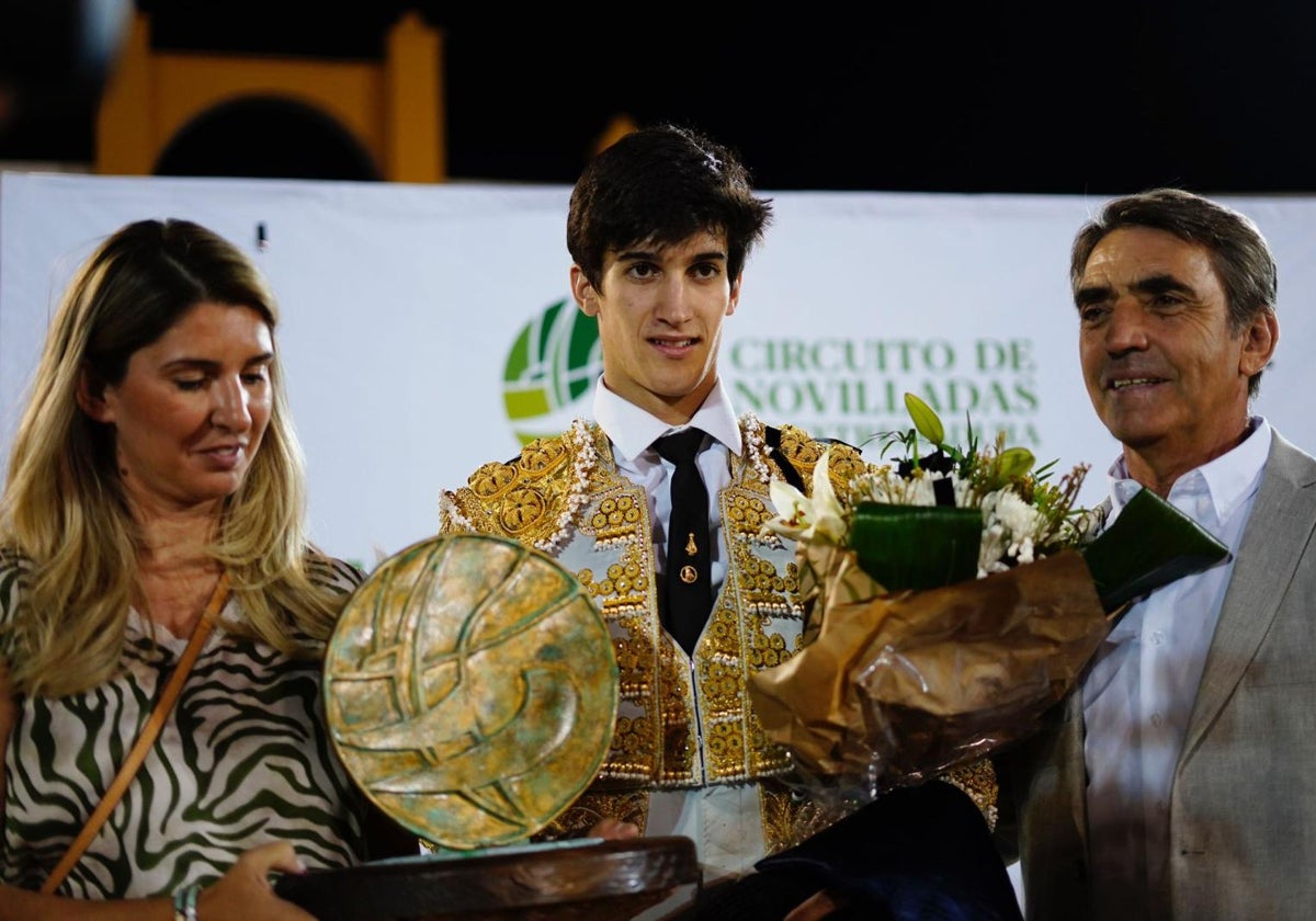 'La nueva consejera de Gestión Forestal y Mundo Rural, Camino Limia, 'El Mella' y Victorino Martin.