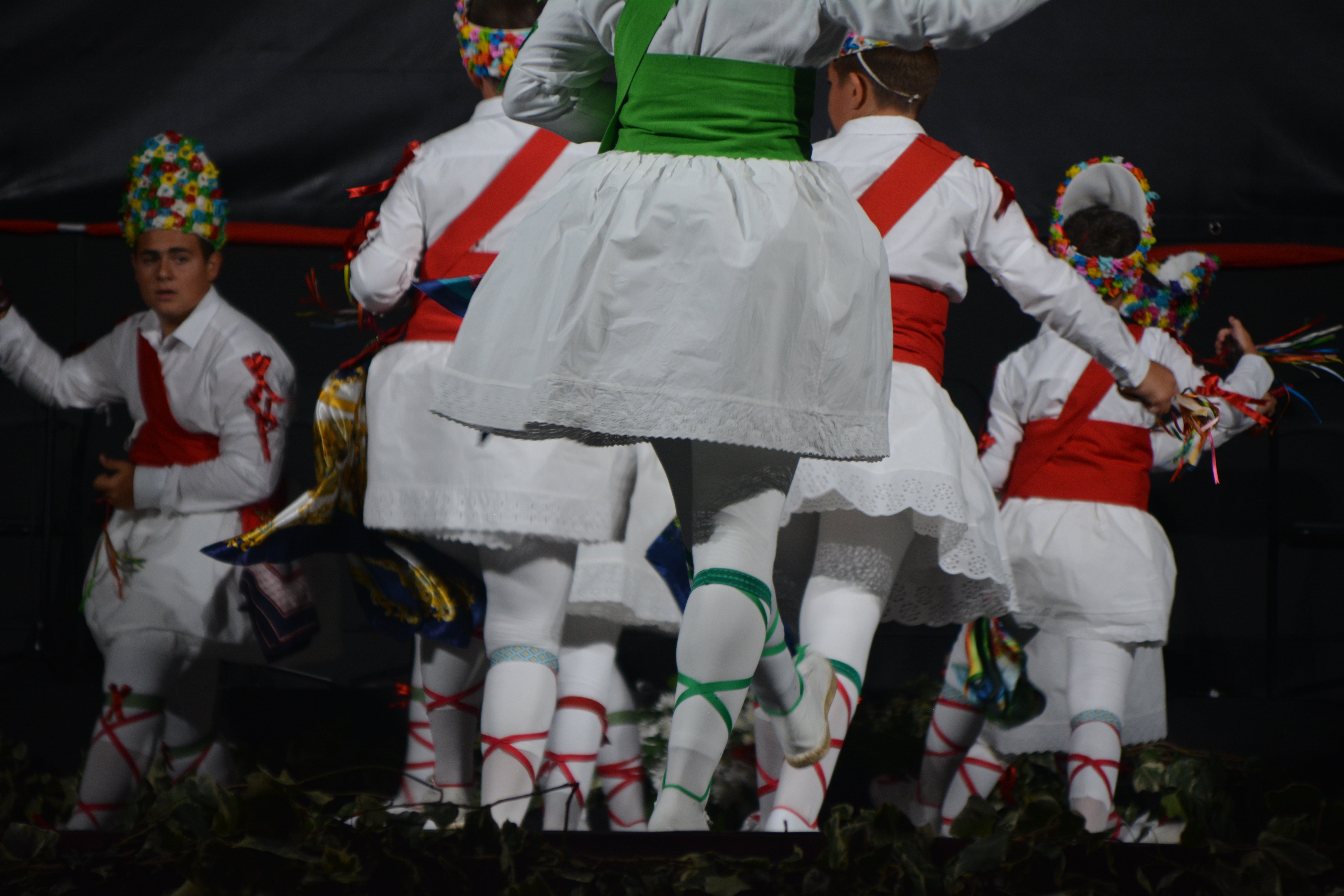 Color y elegancia en la gala de folklore infantil