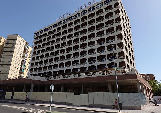El Hotel Lisboa, vallado.