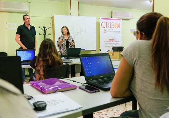 Catalina Alarcón, delegada de Servicios Sociales, en una de las formaciones.