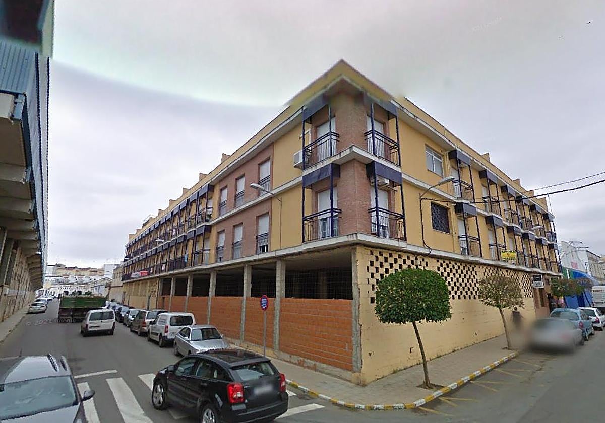 Muere un joven tras precipitarse desde un segundo piso en Almendralejo