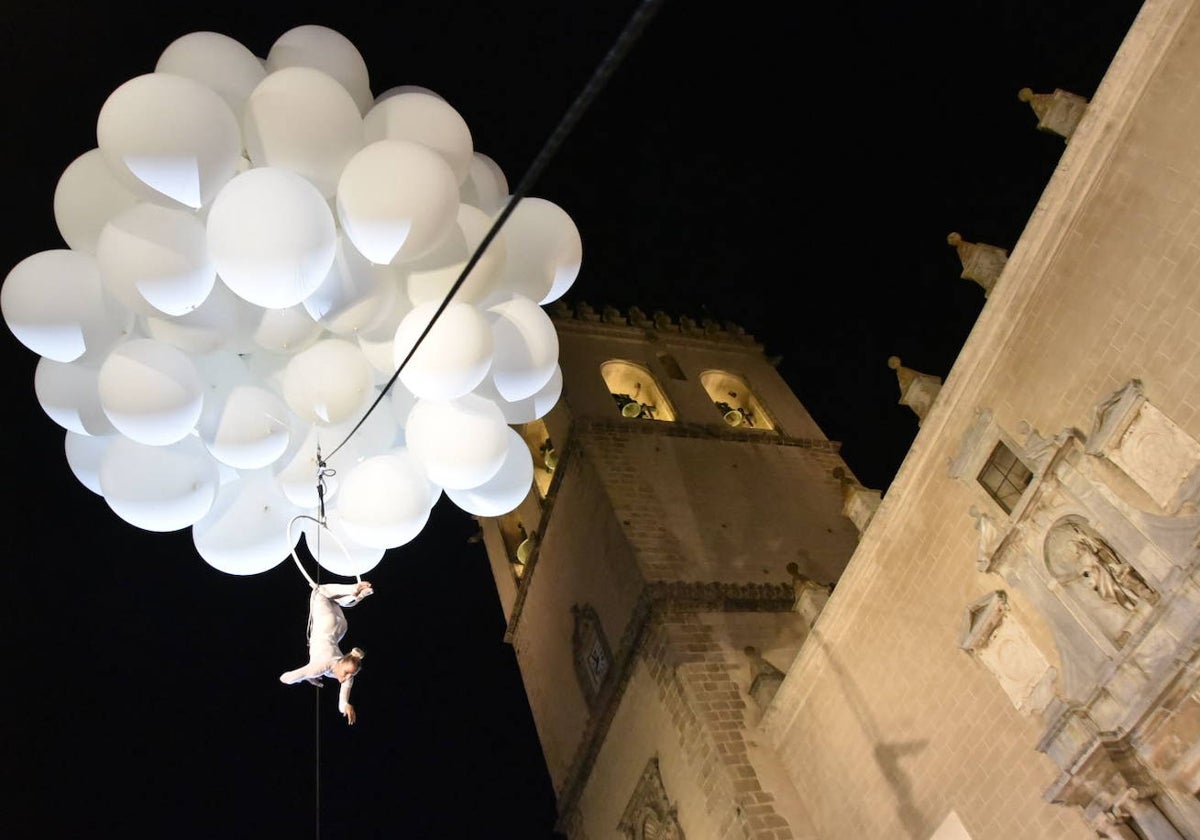 Badajoz se reencuenta la noche del día 2 con monumentos, talleres y espectáculos en la calle.