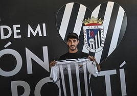 Carlos Cordero cumplirá su segunda campaña en el Badajoz.