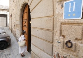 Fachada de Casa Pereros, edificio propiedad de la Diputación de Cáceres.