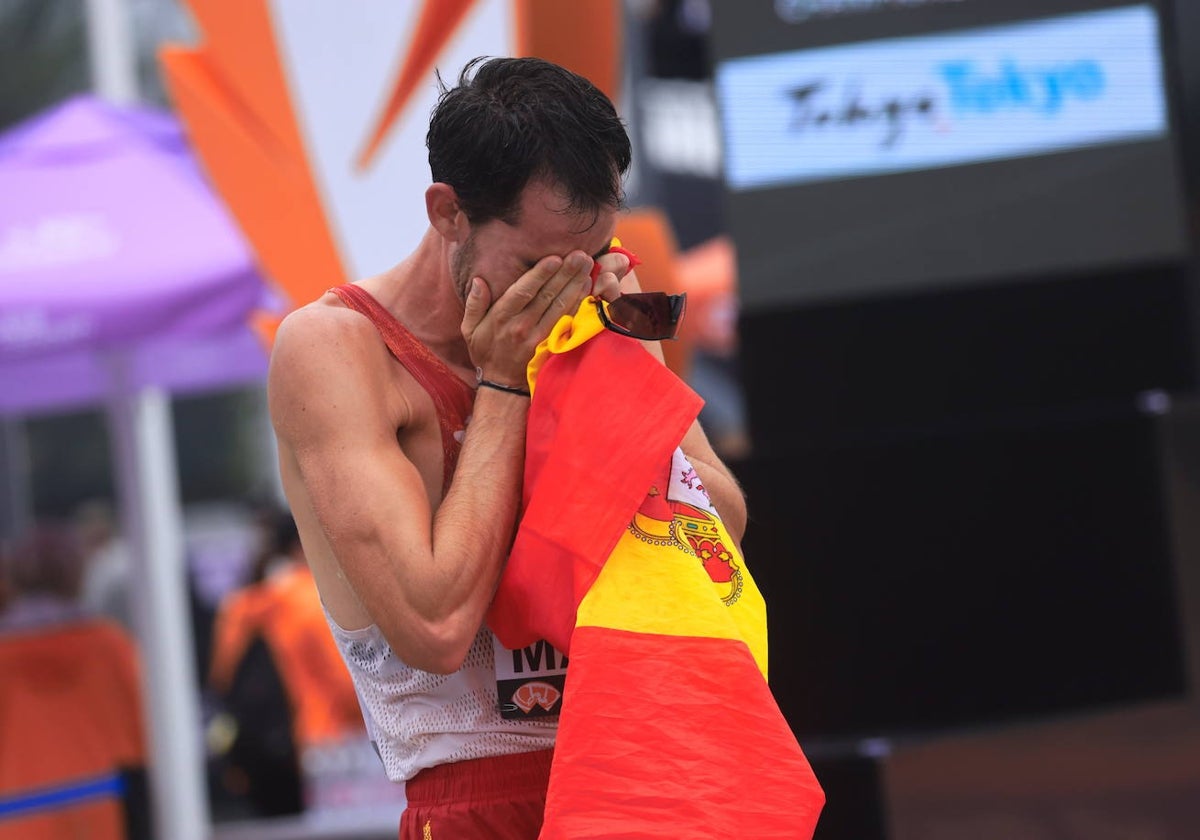 Álvaro Martín, emocionado en la llegada de Budapest.