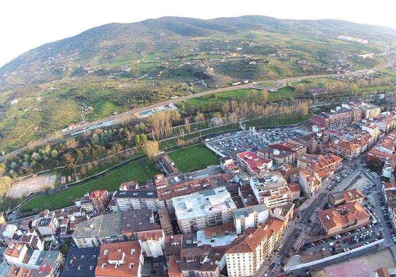 Terrenos de las huertas de Plasencia, de donde procede gran parte de la deuda que tiene la ciudad.