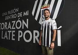 Miguel Núñez en su presentación como blanquinegro.