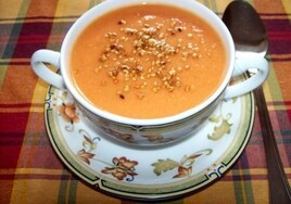 El gazpacho, tanto el original como sus versiones con fruta, es una sopa fría perfecta para cuando el calor aprieta.