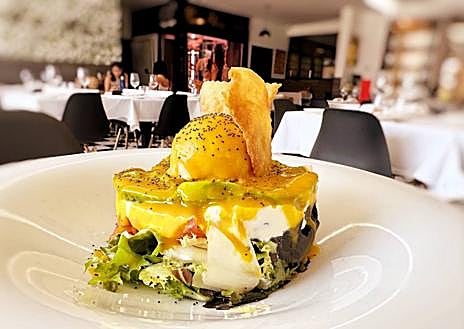 Imagen secundaria 1 - Mousse de limón, timbal de aguacate y torrija de postre.