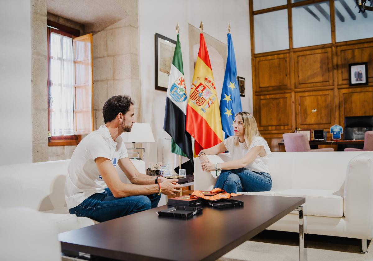 María Guardiola recibe a Álvaro Martín