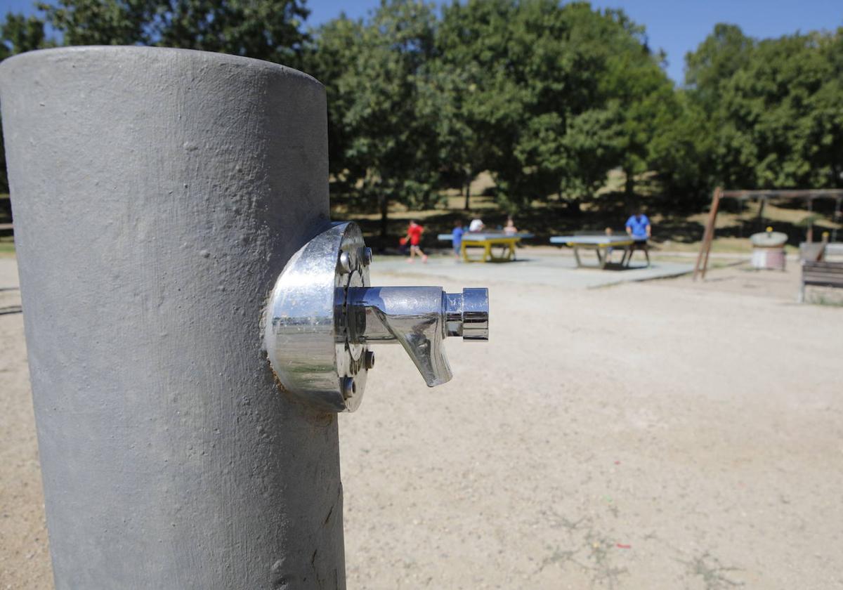 Fuente pública de un parque cacereño.