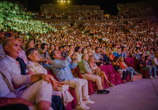 Público durante el concierto en el Teatro Romano.