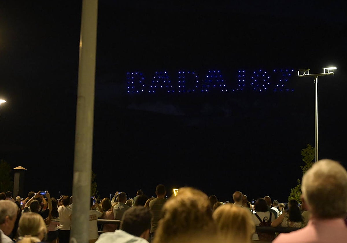 Los drones y la lluvia hacen mirar al cielo de Badajoz en su Noche en Blanco