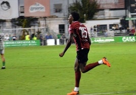 José Elo celebra su primer gol con el Mérida en El Palmar.