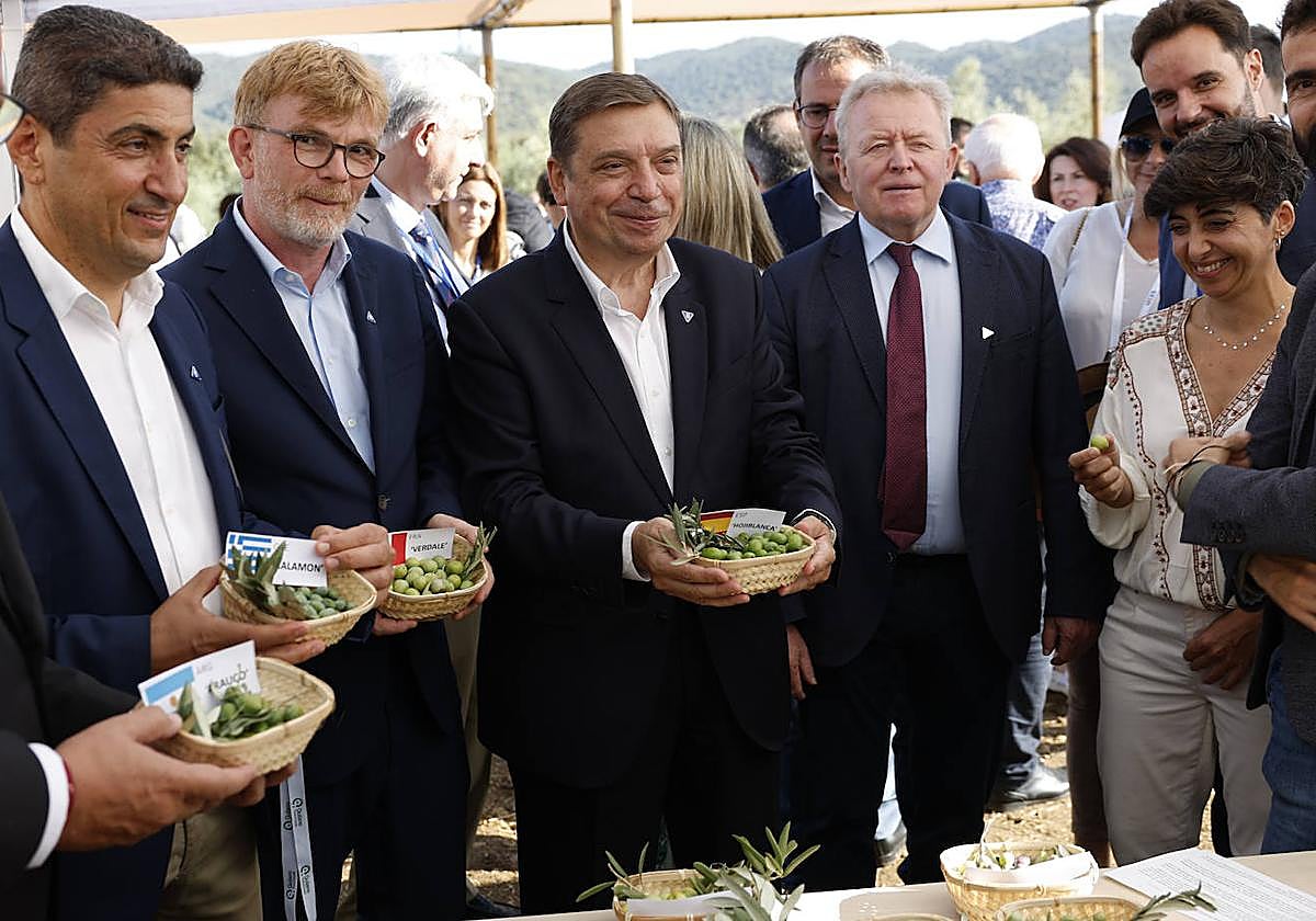 El ministro Planas con el resto de ministro europeos en la finca experimental de la UCO.