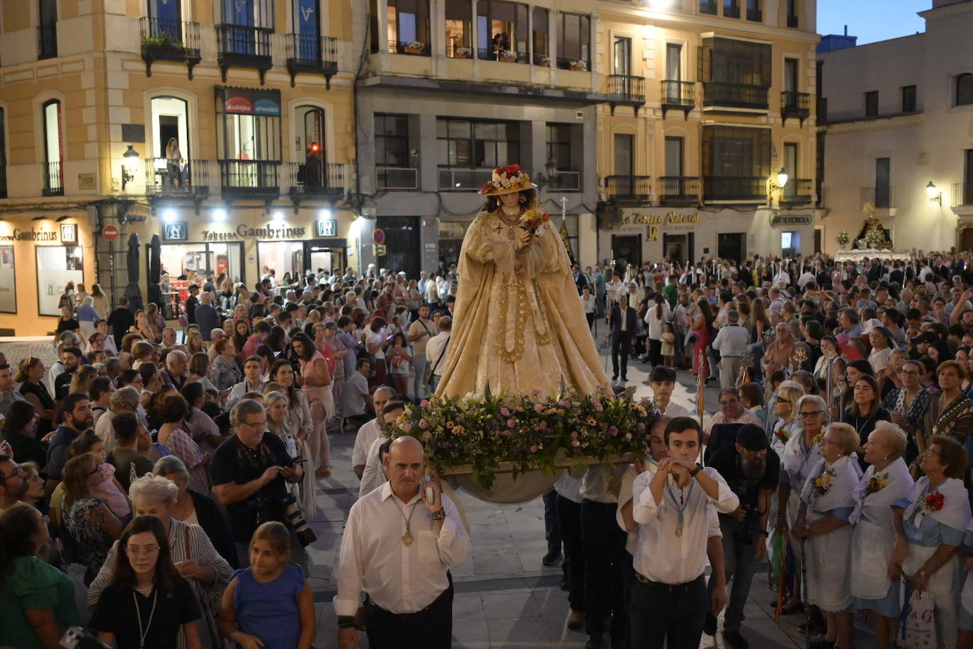 Las Hermandades de Bótoa y La Soledad hacen historia en Badajoz
