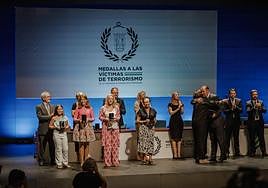 Acto de imposición de medallas a las víctimas de terrorismo en Extremadura