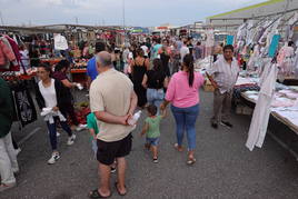 Mercadillo nocturno en El Nevero.