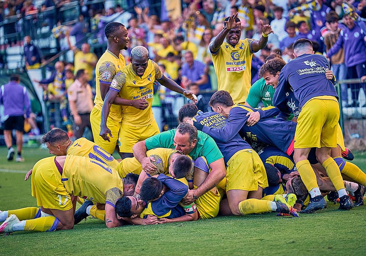 El Villafranca celebra un gol en la final de Copa Federación.