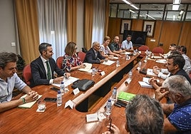 El delegado del Gobierno y la consejera de Agricultura se reunieron con las organizaciones agrarias.