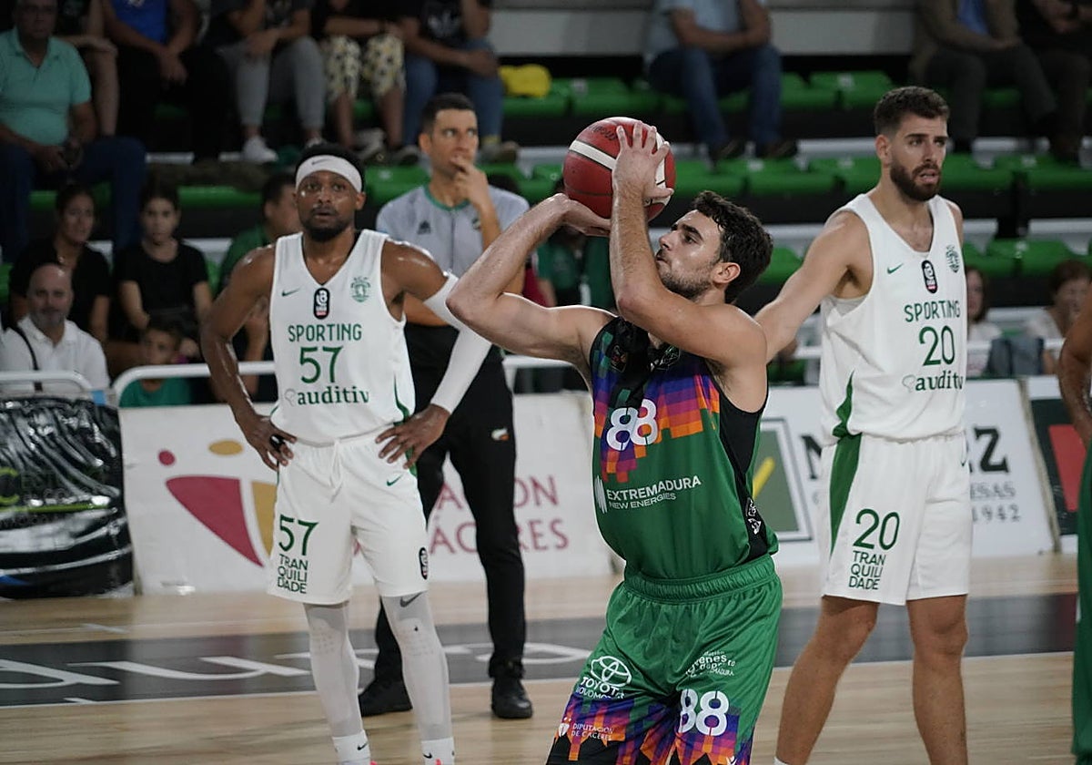 Carreño busca los puntos desde la línea de tiros libres.