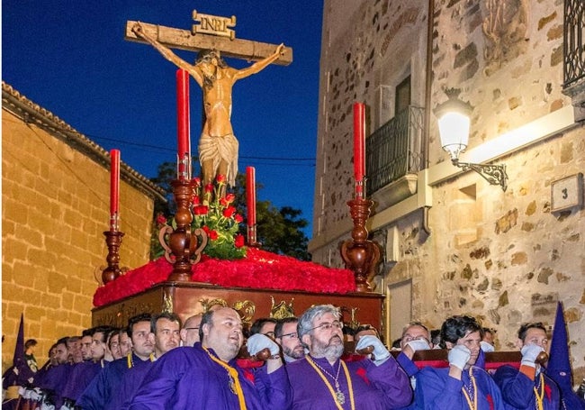 El Cristo de las Indulgencias sale en procesión la madrugada del Viernes Santo.