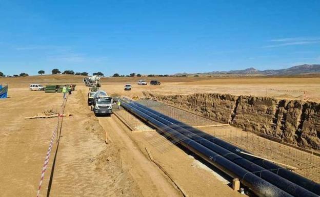 Limia promete «acelerar» las obras del regadío de Monterrubio