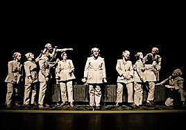 Elenco de Ladies football club en una de sus funciones.