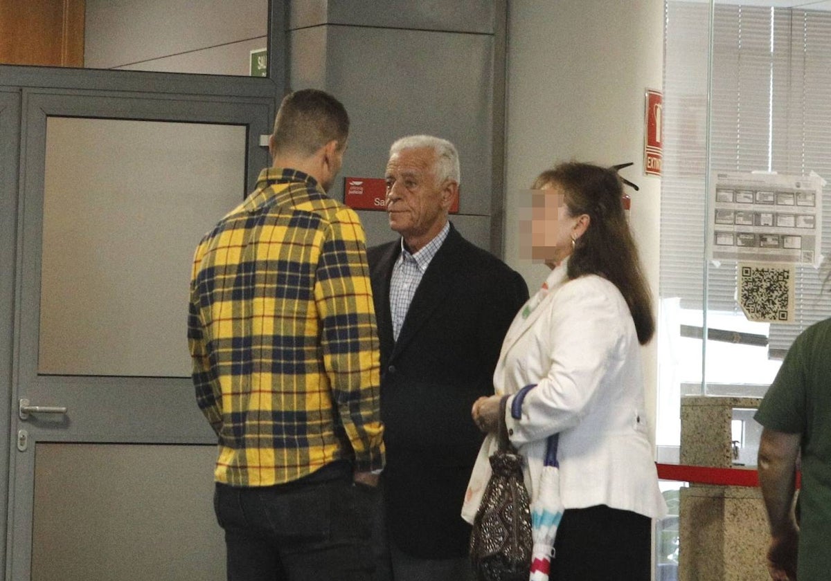 El exalcalde del PP Octavio Blanco en el Palacio de Justicia de Cáceres.