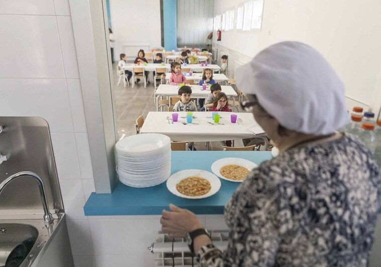 La Junta empieza a pagar las ayudas de comedor para colegios concertados y públicos sin gestión directa