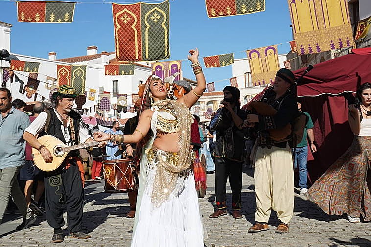 Pasacalles inaugural del mercado de la Almossassa