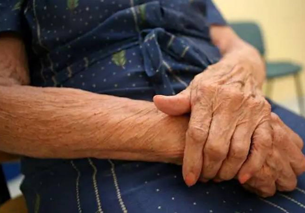 Más de 5.000 extremeños con la ayuda a la dependencia aprobada aún no han sido atendidos