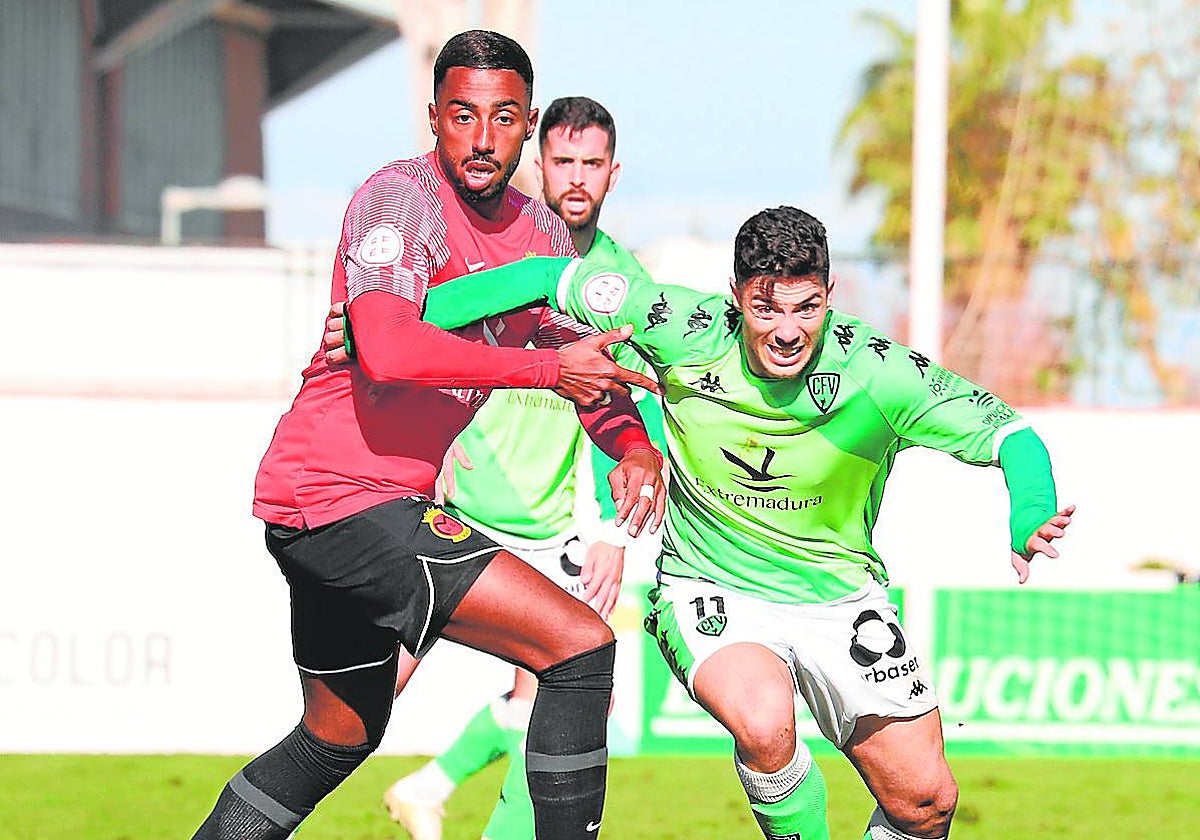 Akapo y Sillero en una acción del partido de la pasada temporada en Villanueva.