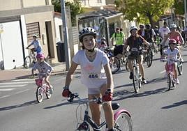Ciclistas al comienzo del recorrido que llegaba hasta Valdepasillas tras andar cinco kilómetros.