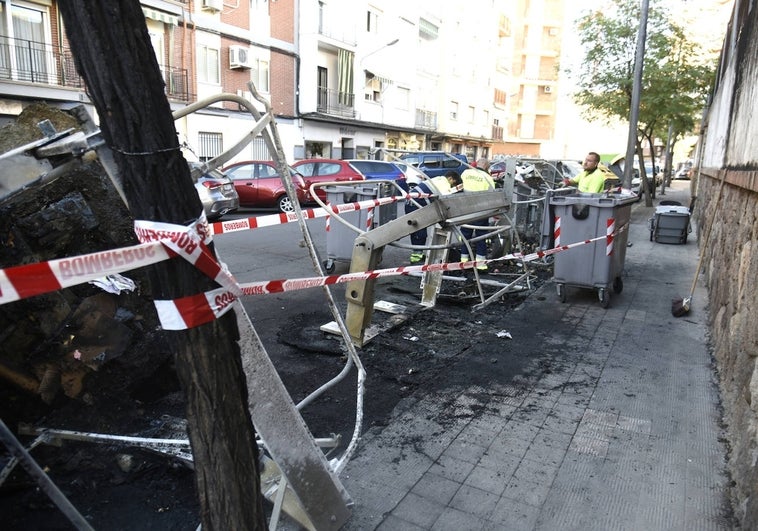 La quema de contenedores reaparece con más virulencia en el barrio de Miralvalle de Plasencia