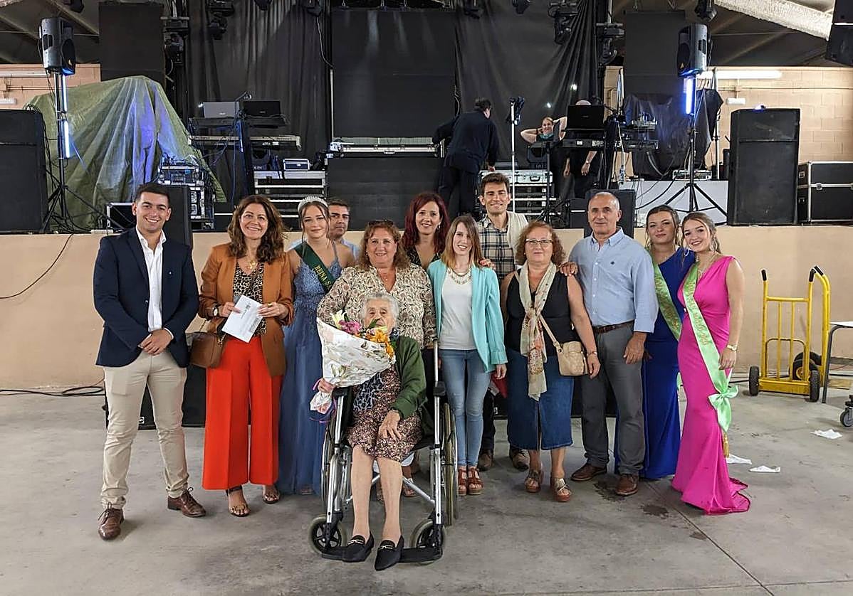 La abuela de Fregenal, la corporación municipal, Reina y Damas.