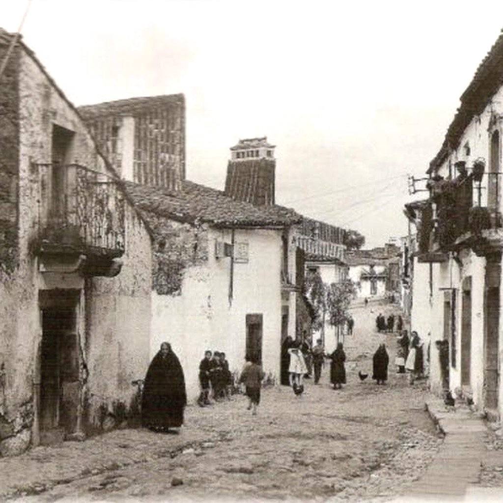 Año 1928. La calle Lectoral Lozano de Montánchez, al lado de donde ocurrió el crimen.