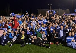 El Hernán Cortés celebra con su afición el pase a la Copa del Rey.
