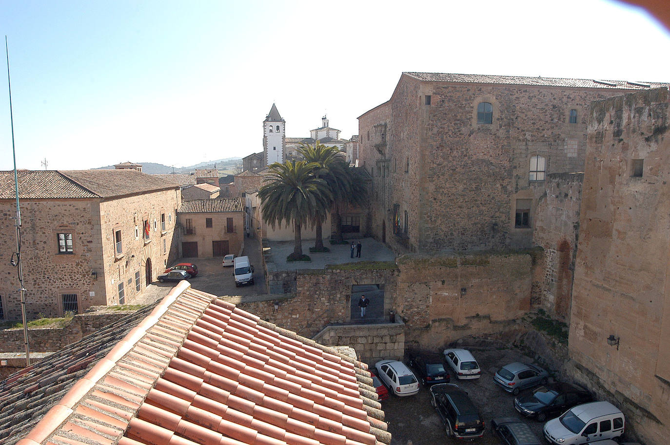 Imagen de 2005. La Casa de los Ribera y el palacio de la Generala vistos desde el edificio del Ayuntamiento.