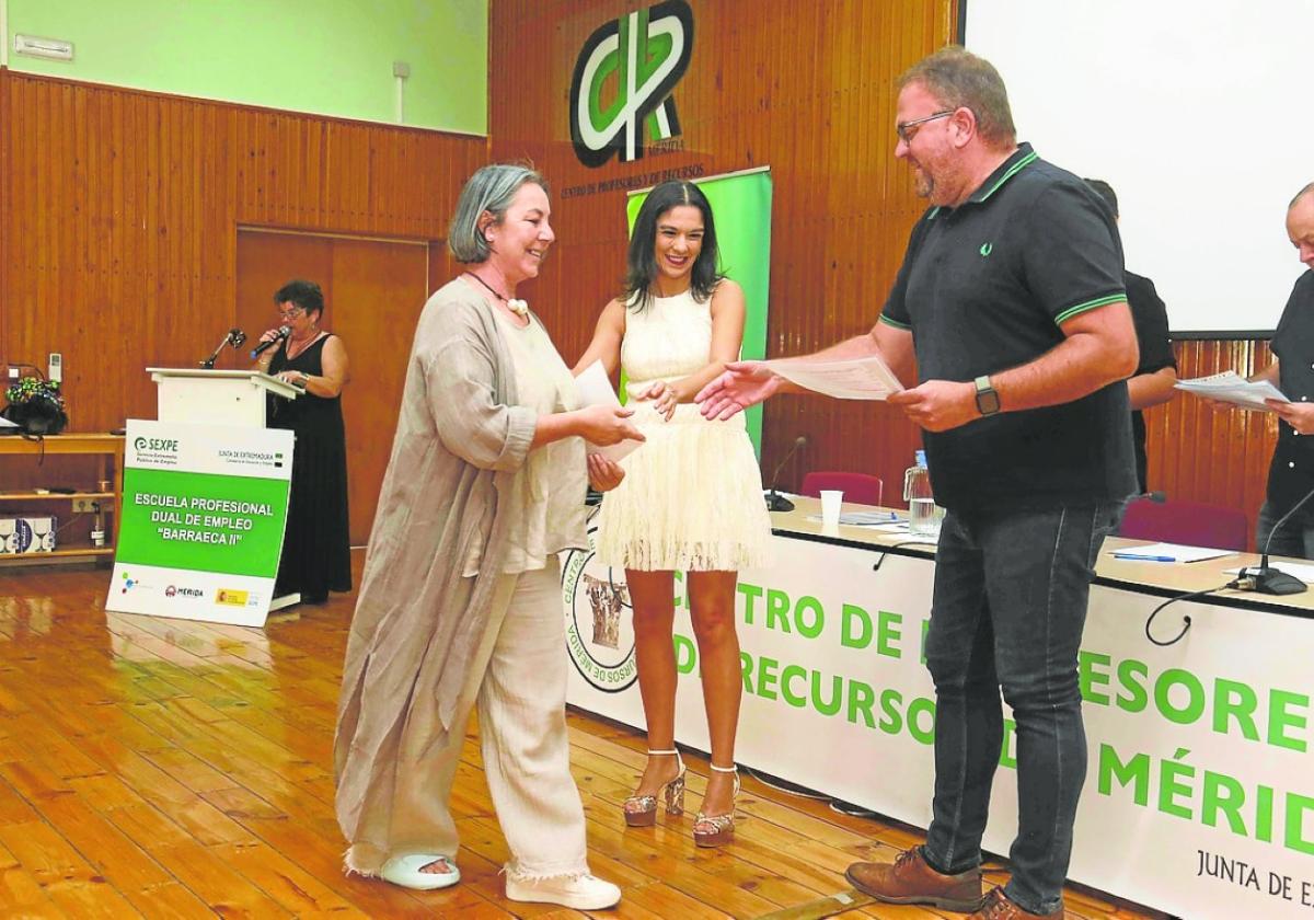 María Isidora Fernández recibe la acreditación tras terminar en Barraeca.