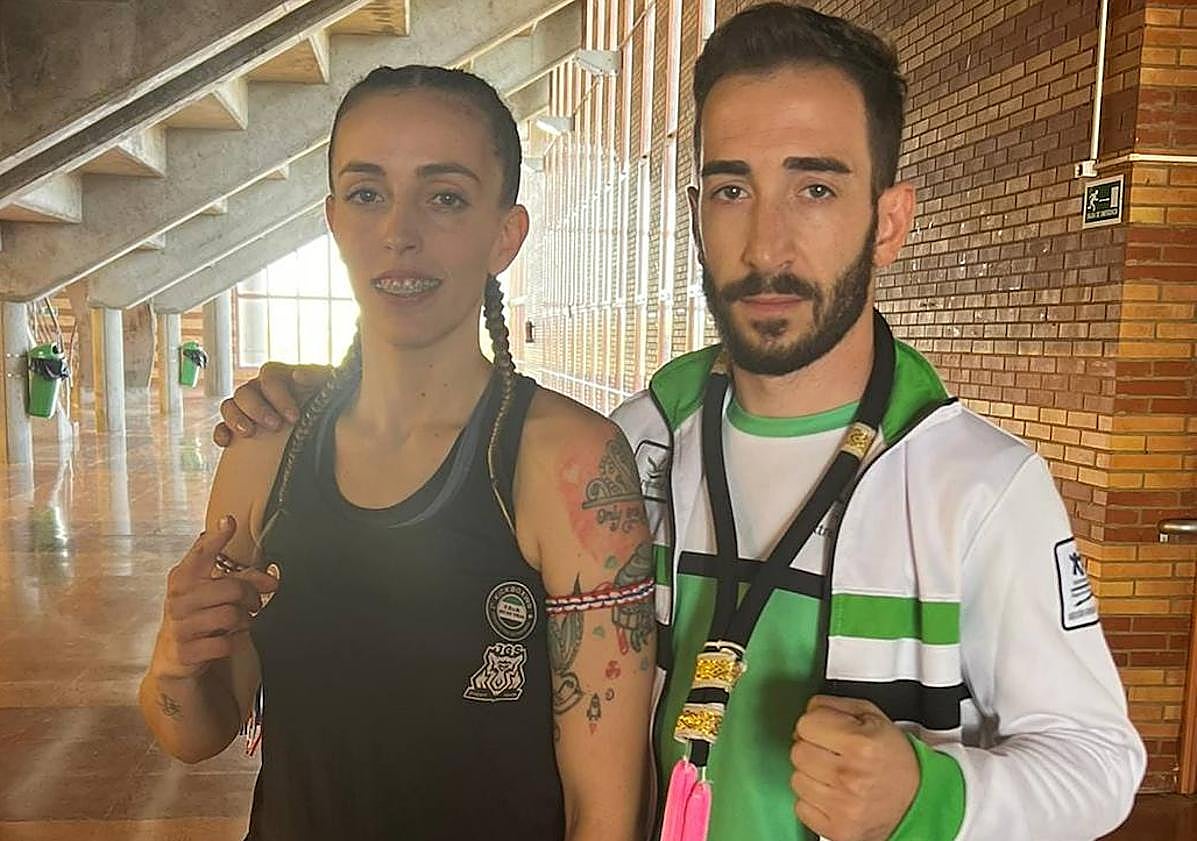 Imagen principal -  Elena Iglesias junto a su entrenador.