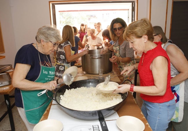 Preparación de la comida de confraternización.