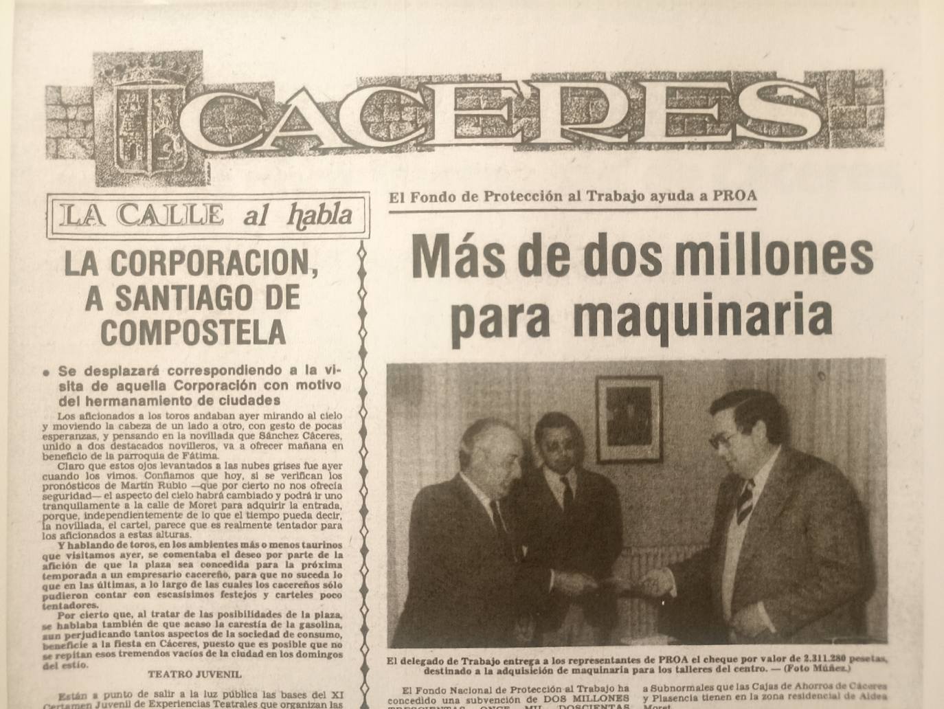 Noticia del Diario HOY en la que se anuncia que la corporación de Cáceres devuelve la visita a su hermana Santiago de Compostela en 1974.